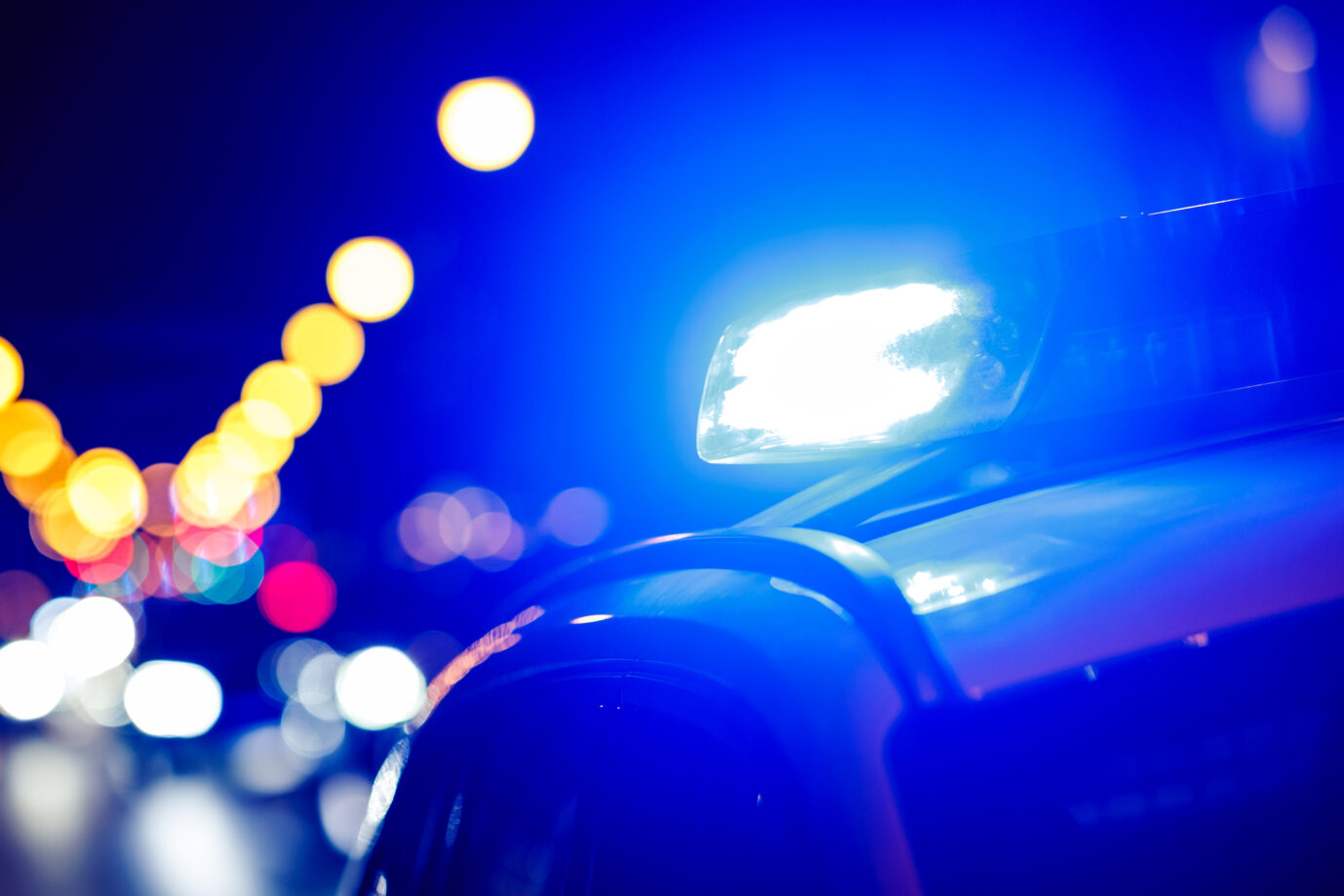 Afghane. Das Foto zeigt ein Polizeiauto, das den Polizeieinsatz bei dem Afghane symbolisieren soll