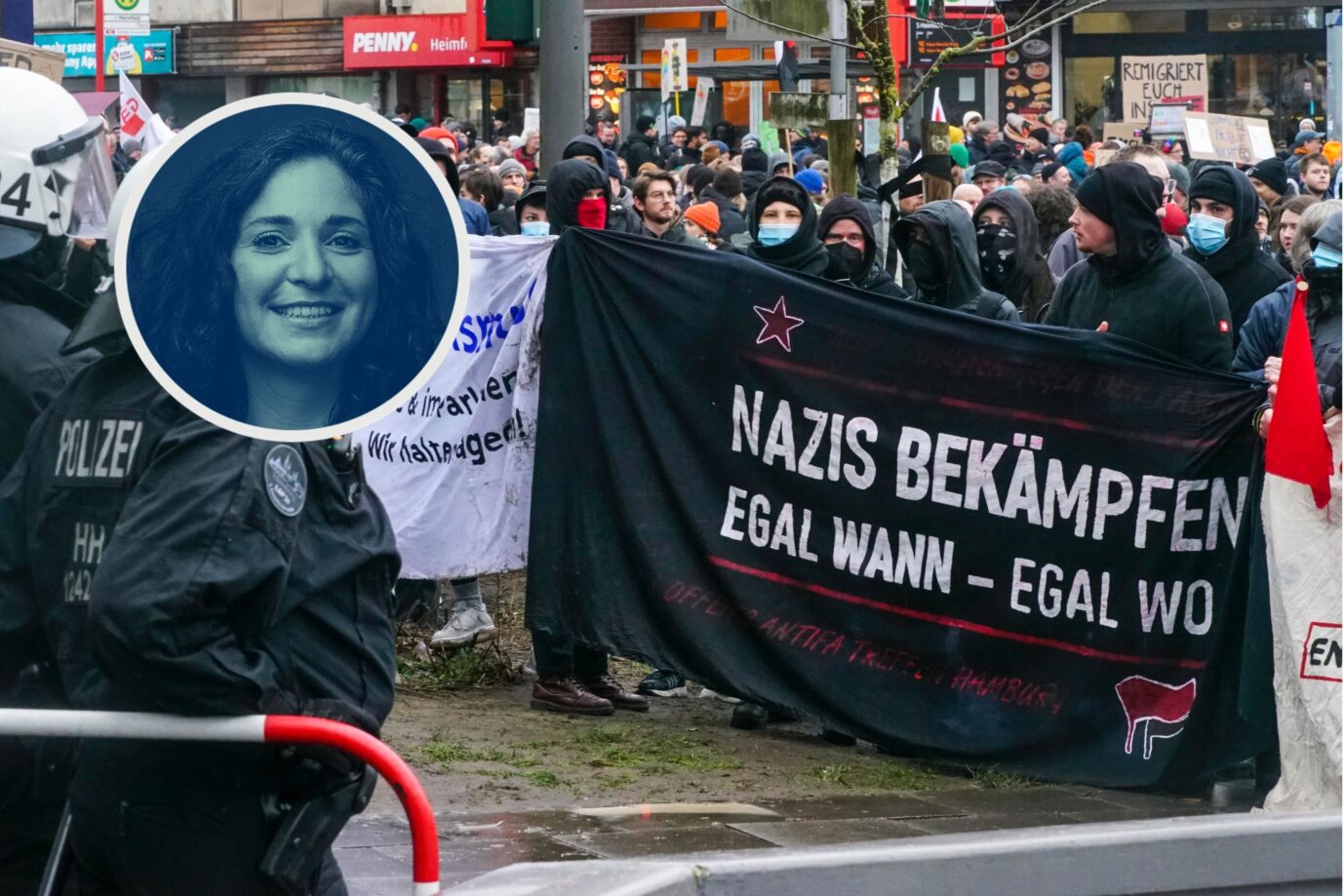 Droht ein neuer deutscher Herbst? Gewaltaufrufe gegen Andersdenkende, Brandanschläge auf die Polizei und implizite Morddrohungen gegen die AfD. Deutschlands linke Extremisten entwickeln sich zu einer Endzeit-Terrorbande mit historischem Beigeschmack. Ein Kommentar von Laila Mirzo. Gegen die Veranstaltung der AFD in der Friedlich-Ebert-Halle im Hamburger Stadtteil Harburg mit dem AfD-Vorsitzenden Timo Chrupalla demonstrierten fast 3000 Personen vor der Halle und im Umfeld der Halle. Dabei kam es zu Auseinandersetzungen mit der Polizei, die Wasserwerfer und Tränengas einsetzte, um die Gegendemonstranten davon abzuhalten, zum Veranstaltungsort zu gelangen. Es gab mehrere Leichtverletzte. Linke demonstrieren eine Veranstaltung der AfD: Gewaltaufrufe sind immer mit dabei. Foto: picture alliance / ABBfoto | -