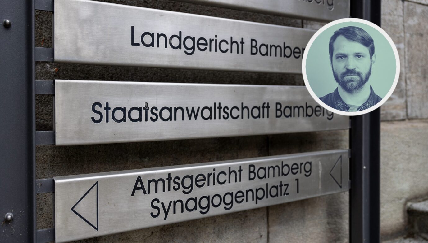 Ein Schild zeigt die Beschriftungen mehrerer Justizeinrichtungen in Bamberg, darunter das Landgericht Bamberg, die Staatsanwaltschaft Bamberg und das Amtsgericht Bamberg am Synagogenplatz 1. Die Schilder dienen der Wegweisung zu diesen Institutionen. Justizbehoerden Bamberg, 03.10.2024 Foto: Eibner/Ardan Fuessmann. Hier wird David Bendels der Prozeß gemacht.